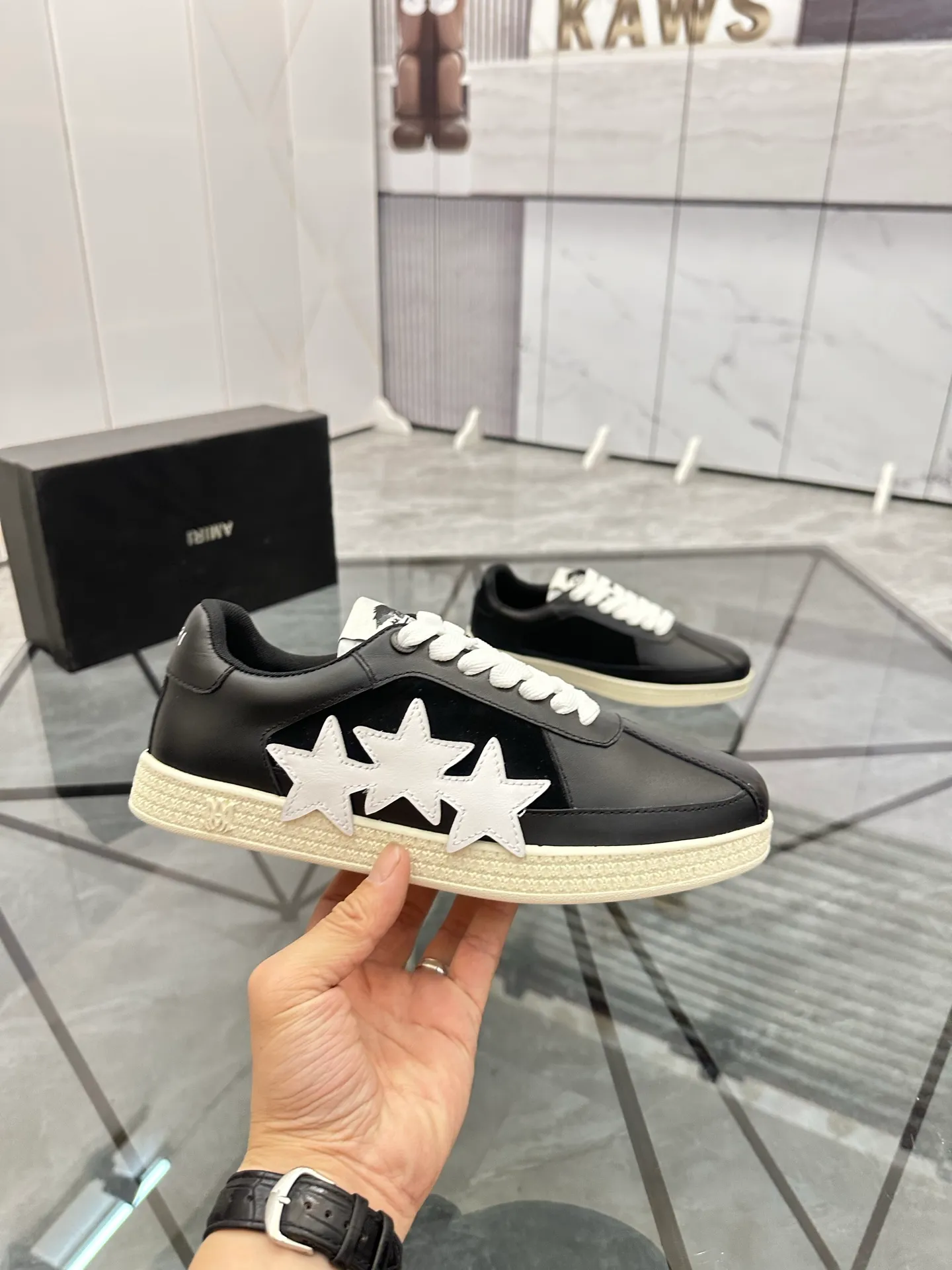 Men's shoes: 💰P420¥ Product trademark: AMIRI* "Amir*" low-top casual shoes Regular size: 38-45 (can be customized to 46) Product material: imported cowhide upper, breathable lining, original outsole. Number: 001